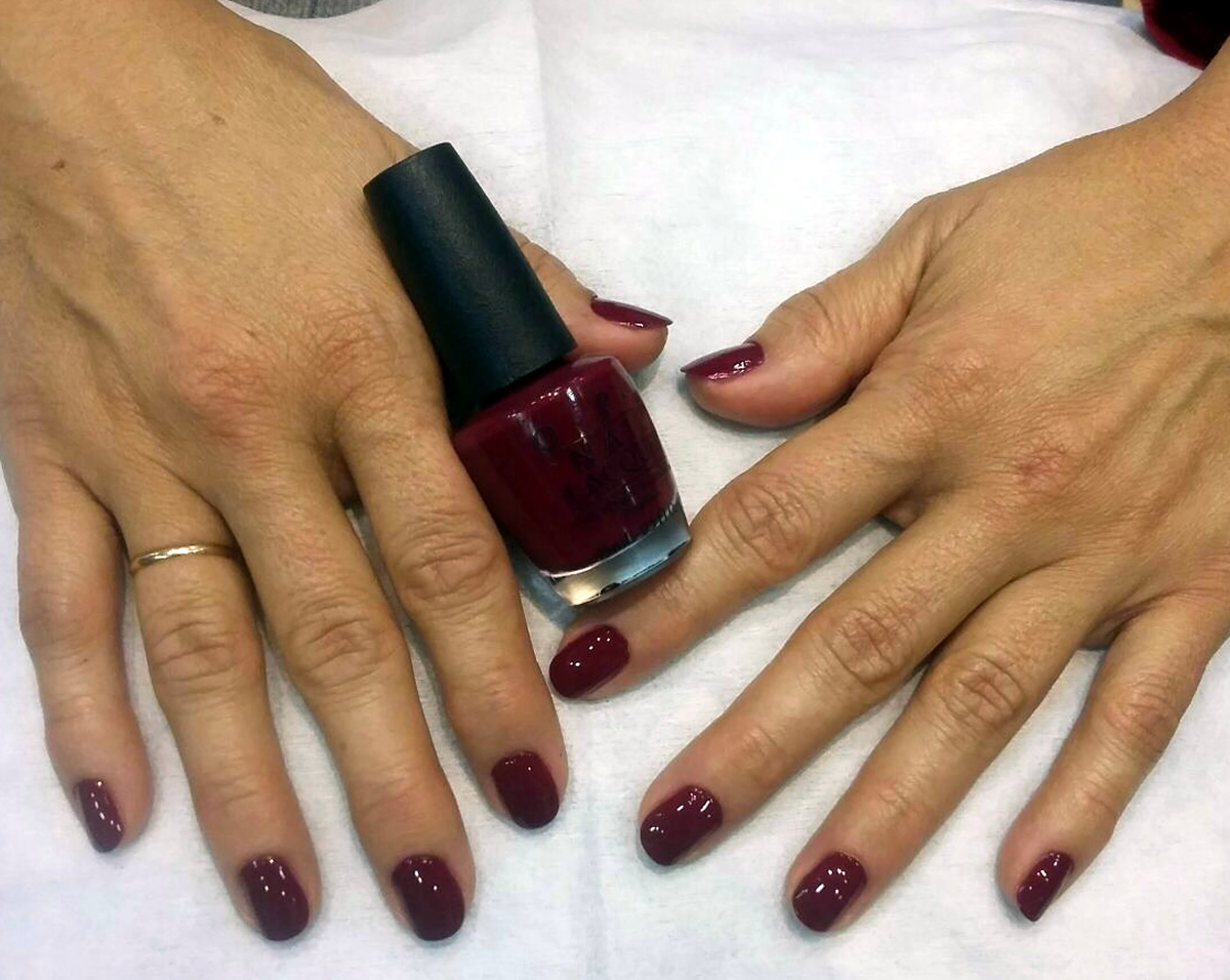 Manicura Opi color cereza | Wapas Peluqueria manicura uñas opi color cereza