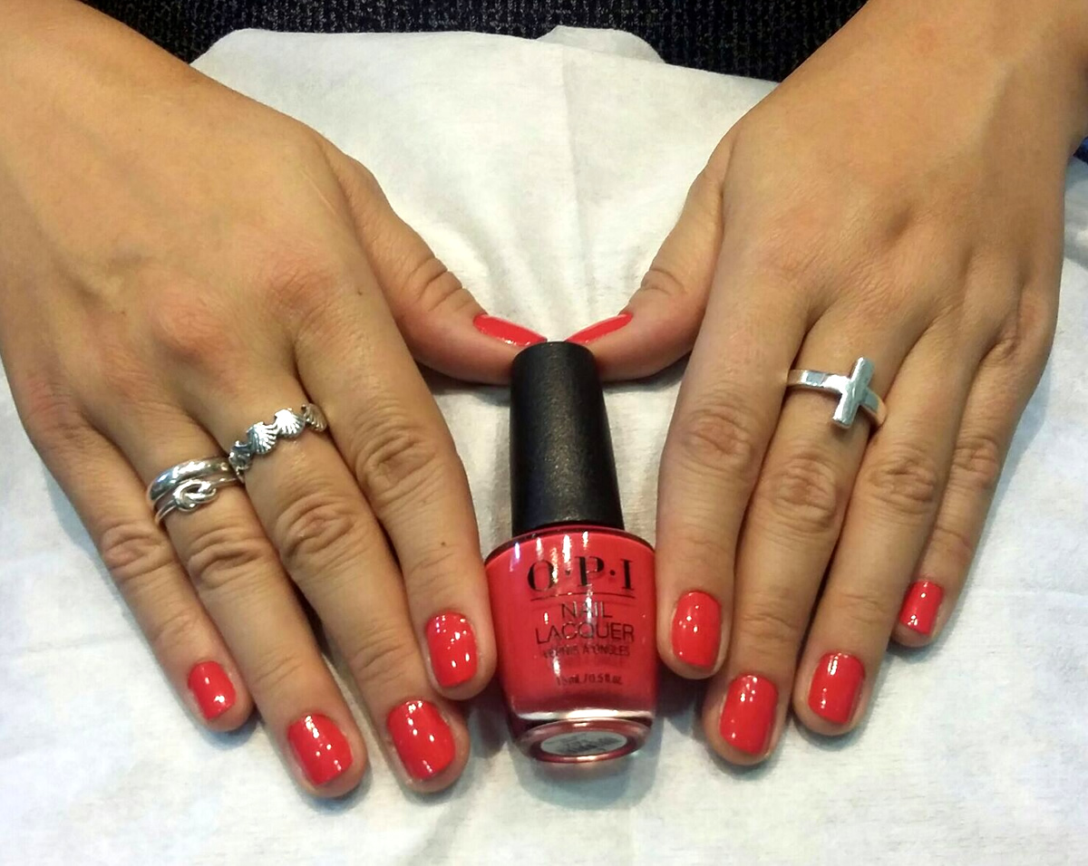 Manicura Opi color rojo claro | Wapas Peluqueria manicura uñas opi color rojo claro