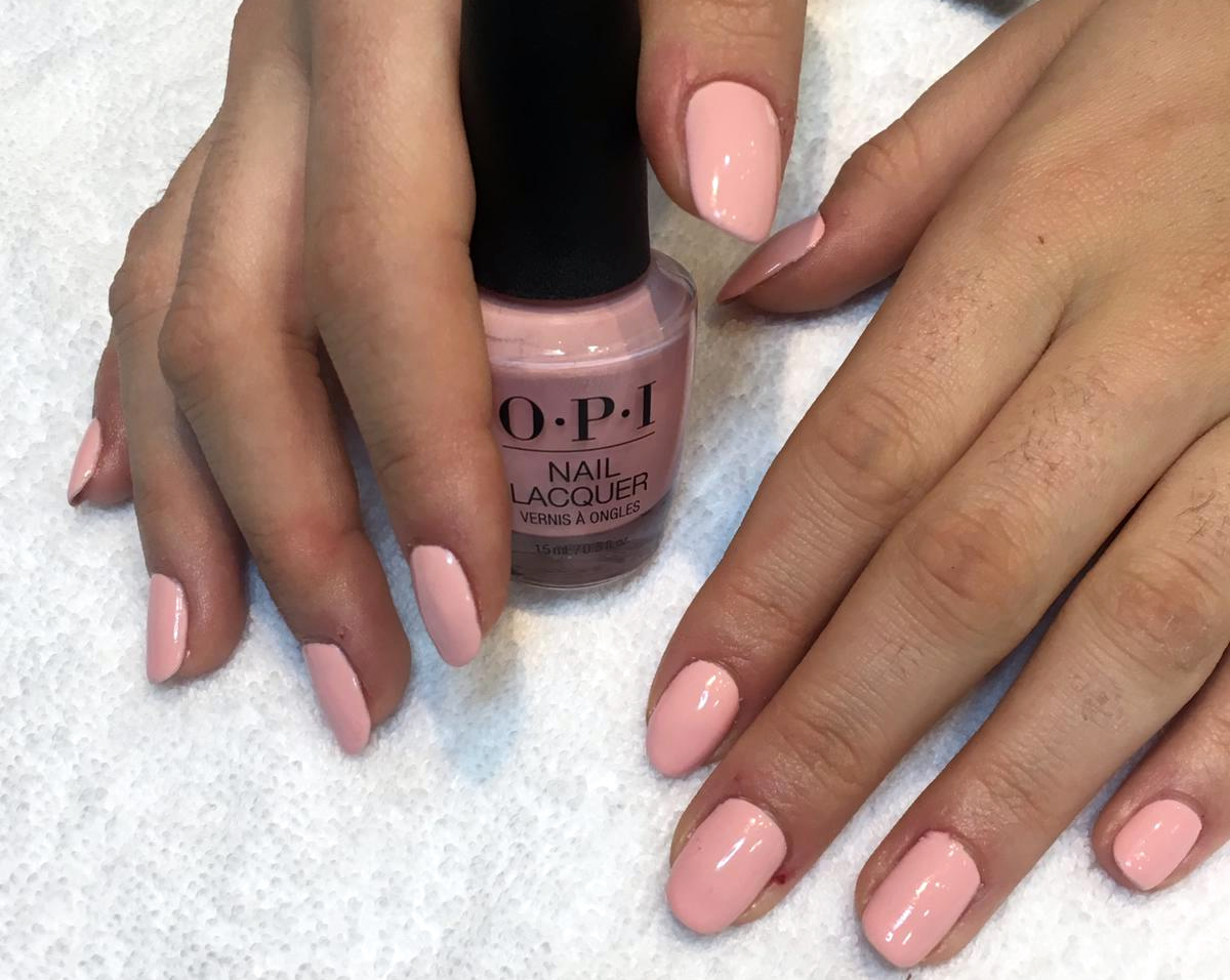 Manicura Opi color rosa pastel | Wapas Peluqueria manicura uñas opi color rosa pastel