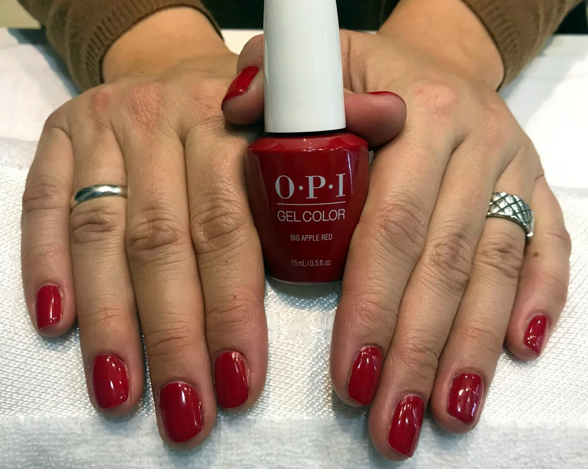 Manicura Opi permanente color rojo | Wapas Peluqueria manicura uñas permanentes opi color rojo